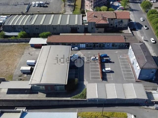 Locale Commerciale in affitto a Zona Est, Brescia