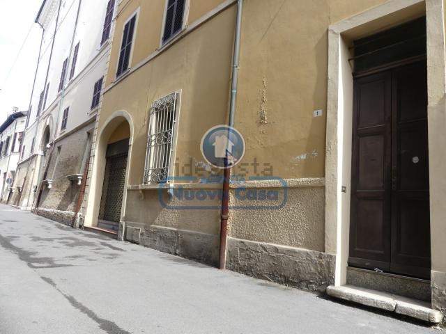 Locale Commerciale in affitto a Corso Nord, Ravenna