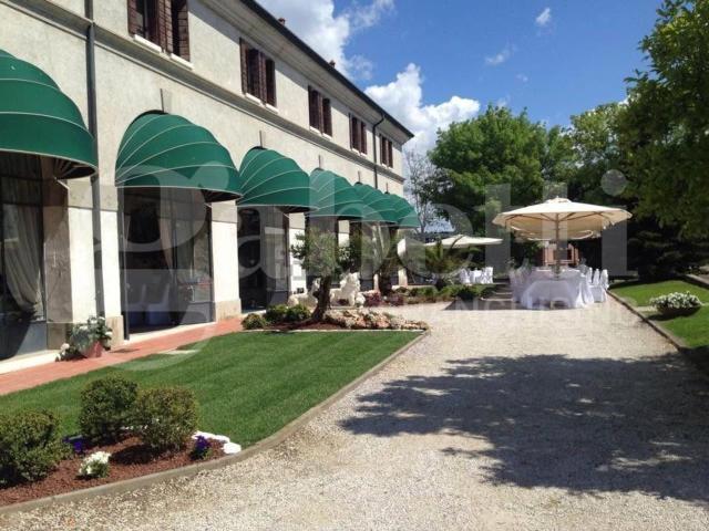Locale Commerciale in affitto a Villadose, Veneto