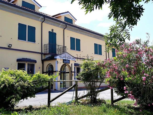Locale Commerciale in affitto a Unione Delta del Po, Codigoro