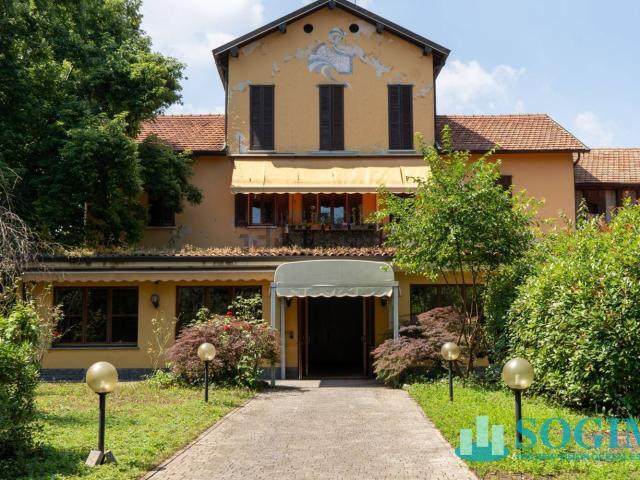 Locale Commerciale in affitto a San Fruttuoso, Monza