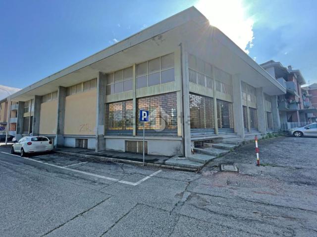 Locale Commerciale in affitto a Piemonte, Torino