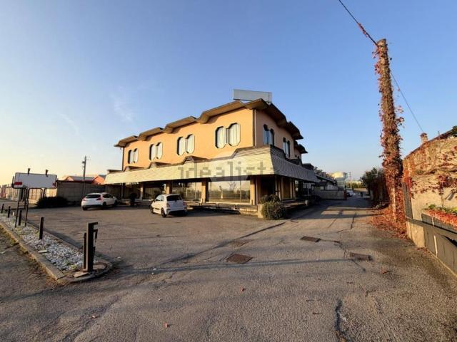 Locale Commerciale in affitto a Gussago, Lombardia