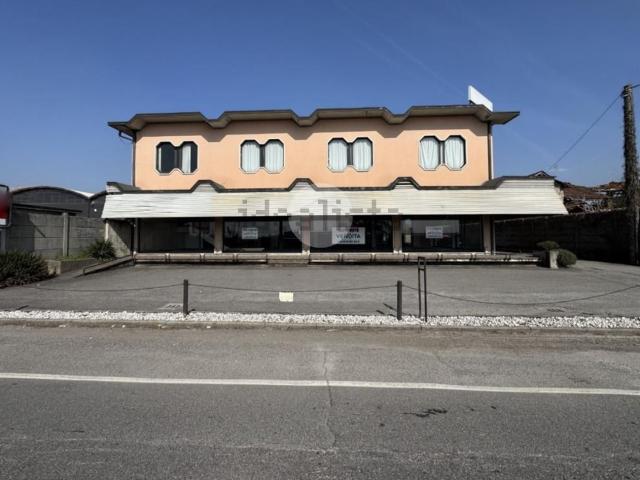 Locale Commerciale in affitto a Gussago, Lombardia