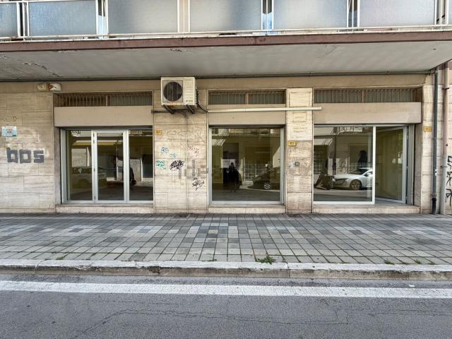 Locale Commerciale in affitto a Pescara, Abruzzo