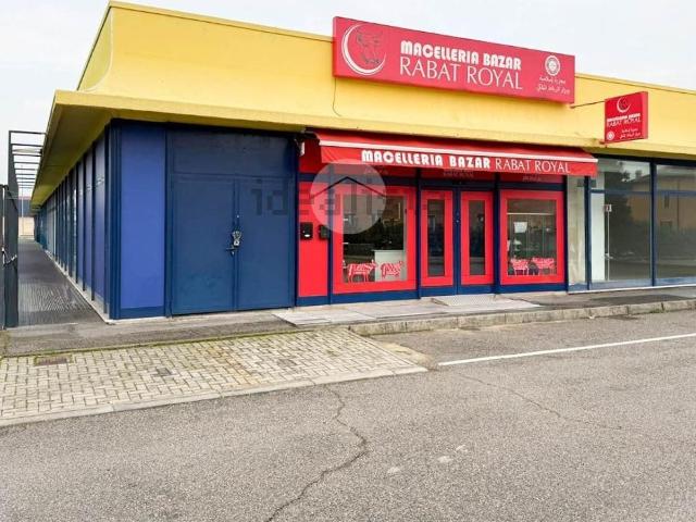 Locale Commerciale in affitto a Mazzano, Lombardia