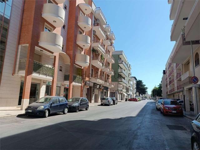 Locale Commerciale in affitto a Puglia, Bari