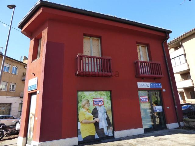 Locale Commerciale in affitto a Centro storico, Brenzone
