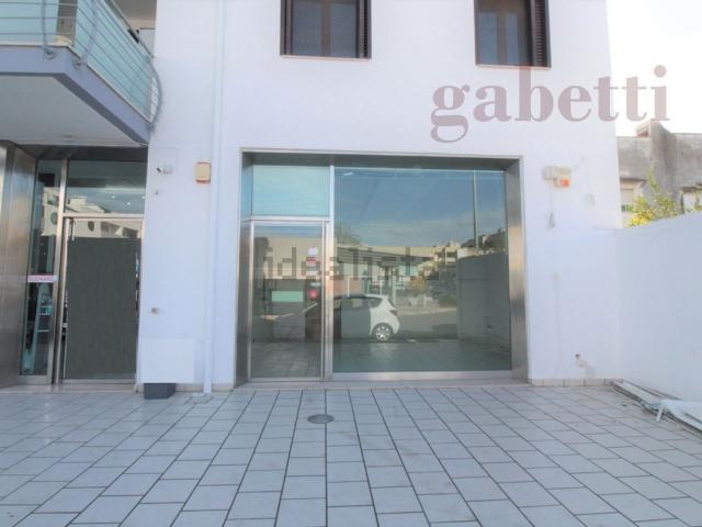 Locale Commerciale in affitto a Puglia, Lecce