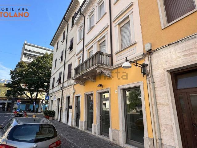 Locale Commerciale in affitto a Monfalcone, Friuli-Venezia Giulia