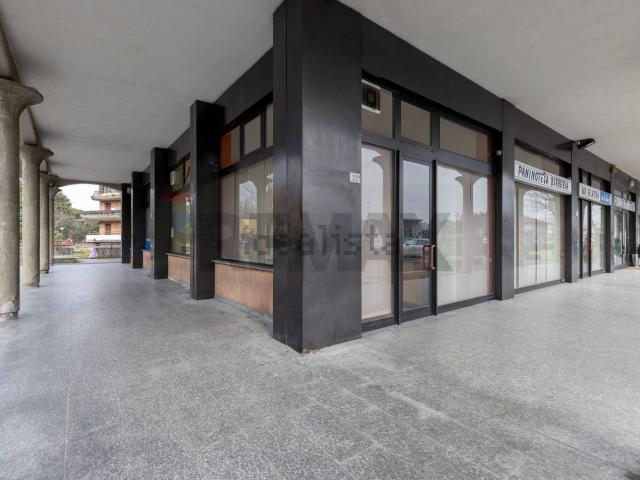 Locale Commerciale in affitto a Castegnate, Castellanza