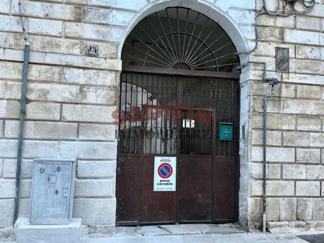Locale Commerciale in affitto a Puglia, Bari