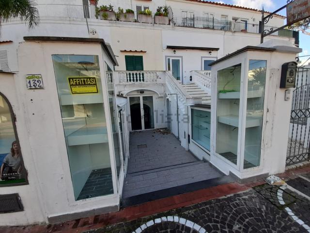 Locale Commerciale in affitto a Ischia, Campania