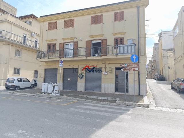 Locale Commerciale in affitto a Alcamo, Sicilia