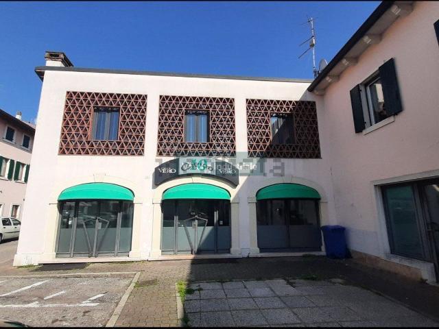 Locale Commerciale in affitto a Sona, Veneto