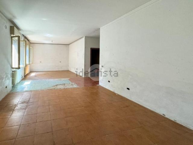 Locale Commerciale in affitto a Castel Goffredo, Lombardia