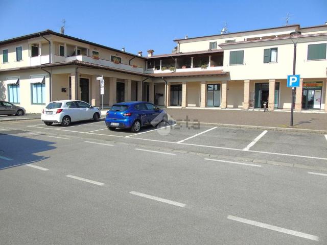 Locale Commerciale in affitto a Poncarale, Lombardia