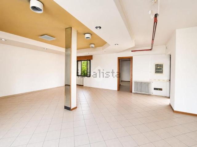 Locale Commerciale in affitto a Treviso, Veneto