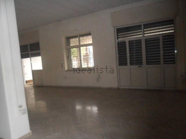 Locale Commerciale in affitto a Comiziano, Campania