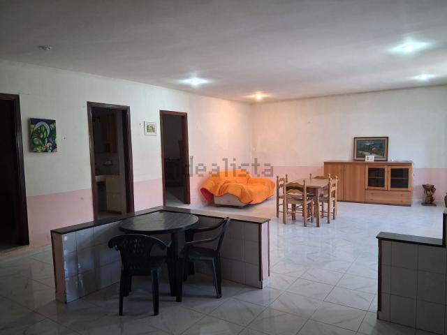 Locale Commerciale in affitto a Astroni, Campania
