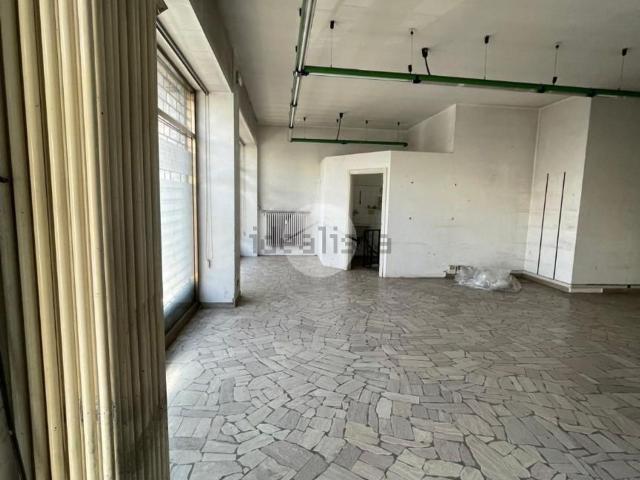 Locale Commerciale in affitto a Bergamo, Lombardia