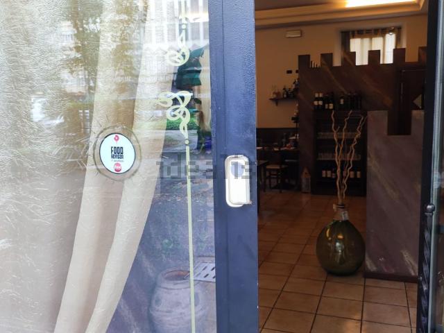 Locale Commerciale in affitto a Centro, Monza
