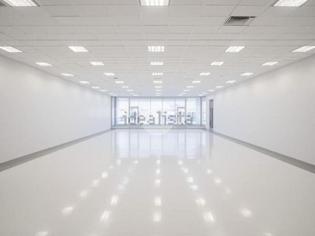 Locale Commerciale in affitto a Romano Di Lombardia, Lombardia
