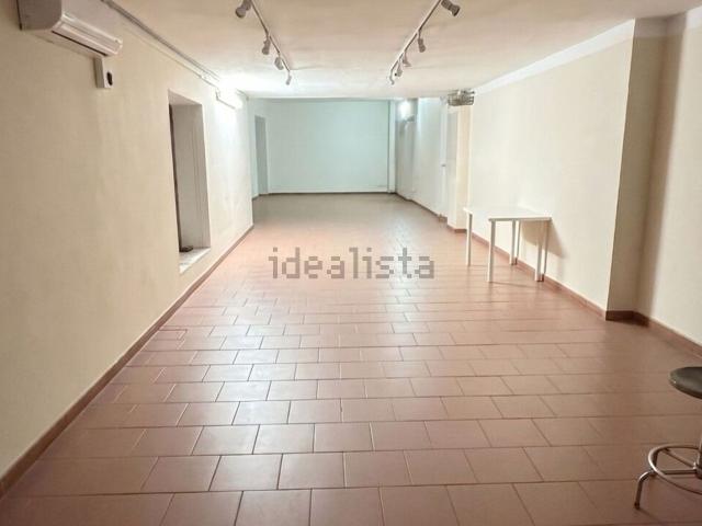 Locale Commerciale in affitto a Calabria, Catanzaro