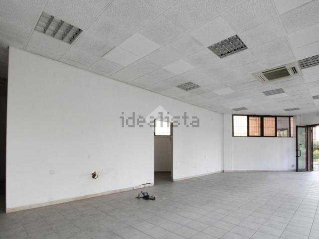 Locale Commerciale in affitto a Unione di comuni Terre di Castelli, Vignola