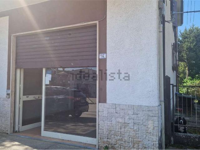 Locale Commerciale in affitto a Frosinone, Lazio