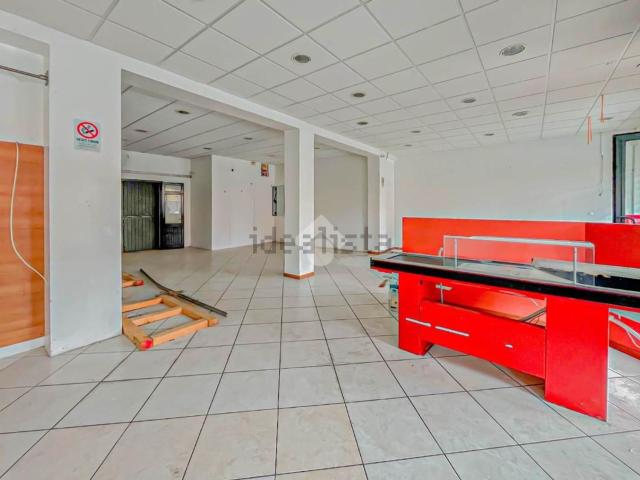 Locale Commerciale in affitto a Unione di comuni Terre di Castelli, Savignano Sul Panaro