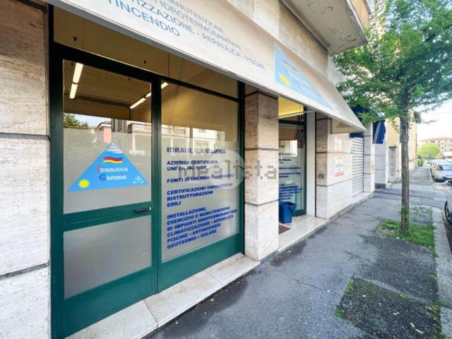 Locale Commerciale in affitto a Zona Centro, Brescia