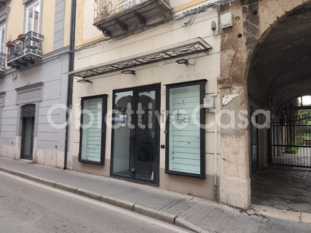 Locale Commerciale in affitto a Centro Storico, Caserta