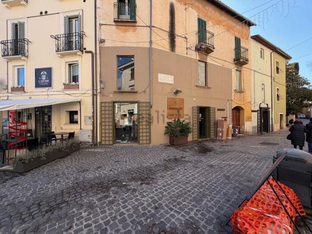 Locale Commerciale in affitto a Città Giardino, Terni