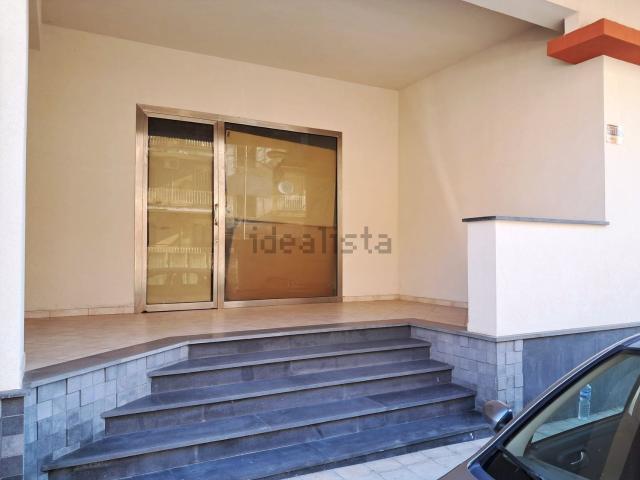 Locale Commerciale in affitto a Lentini, Sicilia