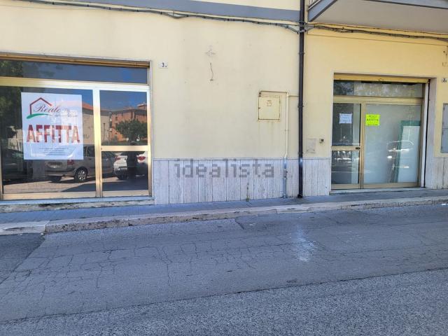 Locale Commerciale in affitto a Termoli, Molise