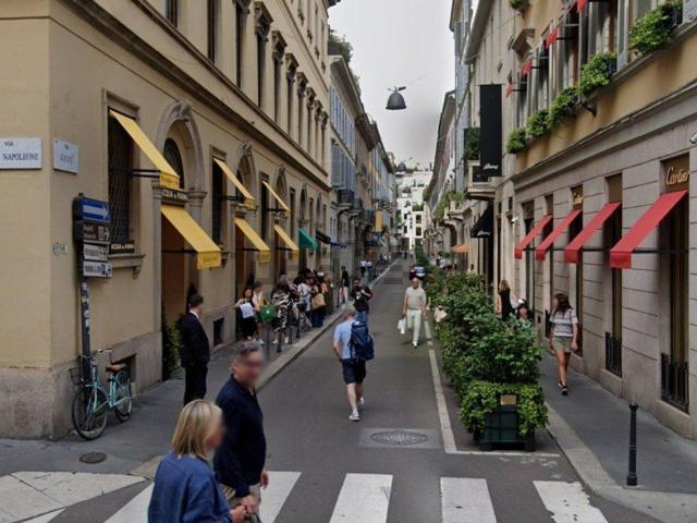 Locale Commerciale in affitto a Municipio 1, Milano