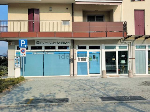 Locale Commerciale in affitto a Castelfranco Veneto, Veneto