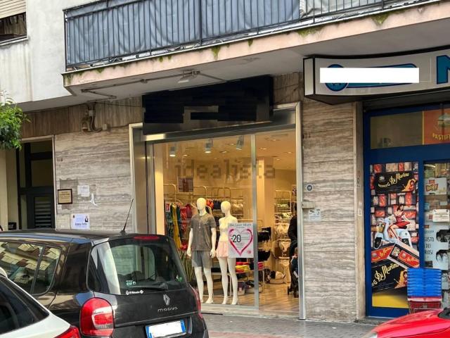 Locale Commerciale in affitto a Olevano Sul Tusciano, Campania