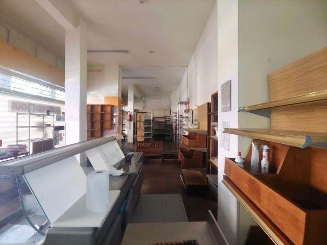 Locale Commerciale in affitto a Villaggio Gescal, Piemonte