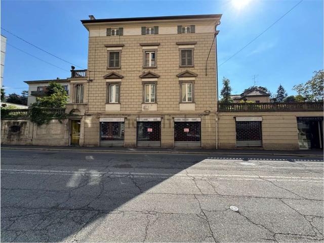 Locale Commerciale in affitto a Biumo Superiore, Varese