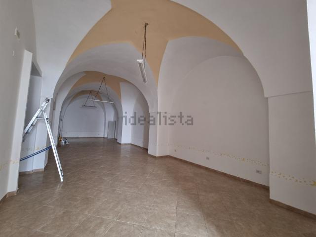 Locale Commerciale in affitto a Puglia, Lecce