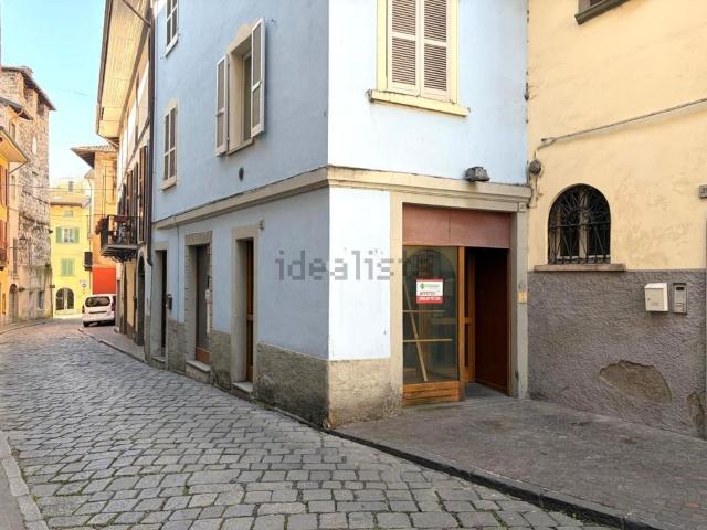 Locale Commerciale in affitto a Lovere, Lombardia