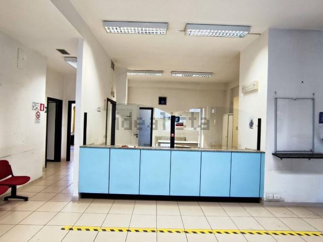 Locale Commerciale in affitto a Montella, Campania