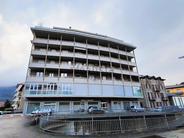 Locale Commerciale in affitto a Campoledro, Sondrio