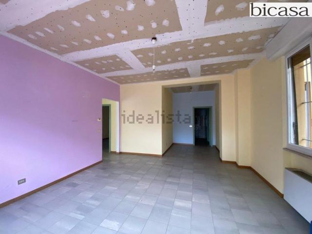 Locale Commerciale in affitto a Miralfiore, Marche