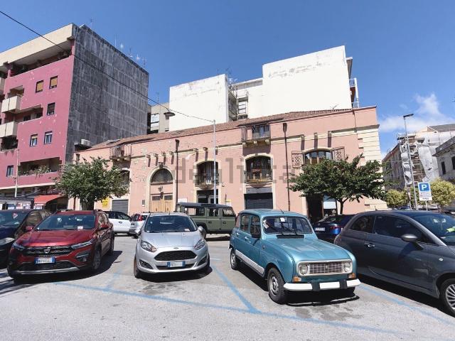 Locale Commerciale in affitto a IV Circoscrizione, Messina