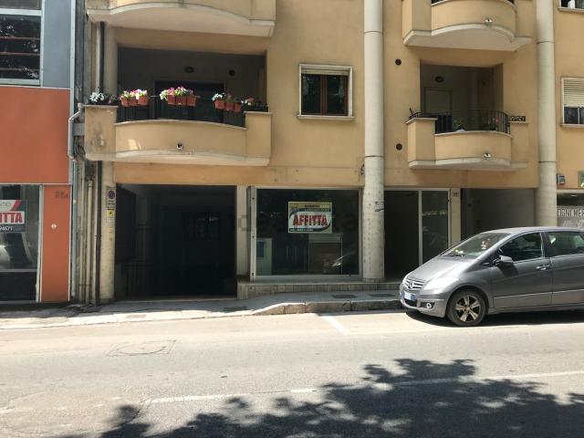 Locale Commerciale in affitto a Avezzano, Abruzzo