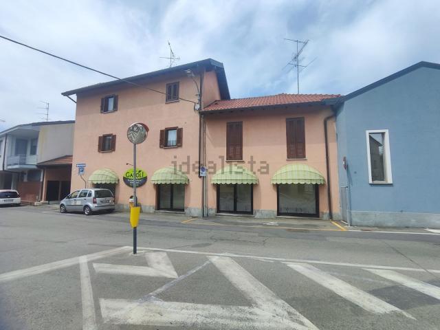 Locale Commerciale in affitto a Piemonte, Novara