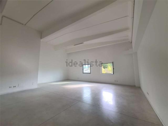 Locale Commerciale in affitto a Madonna di Lugo, Spoleto